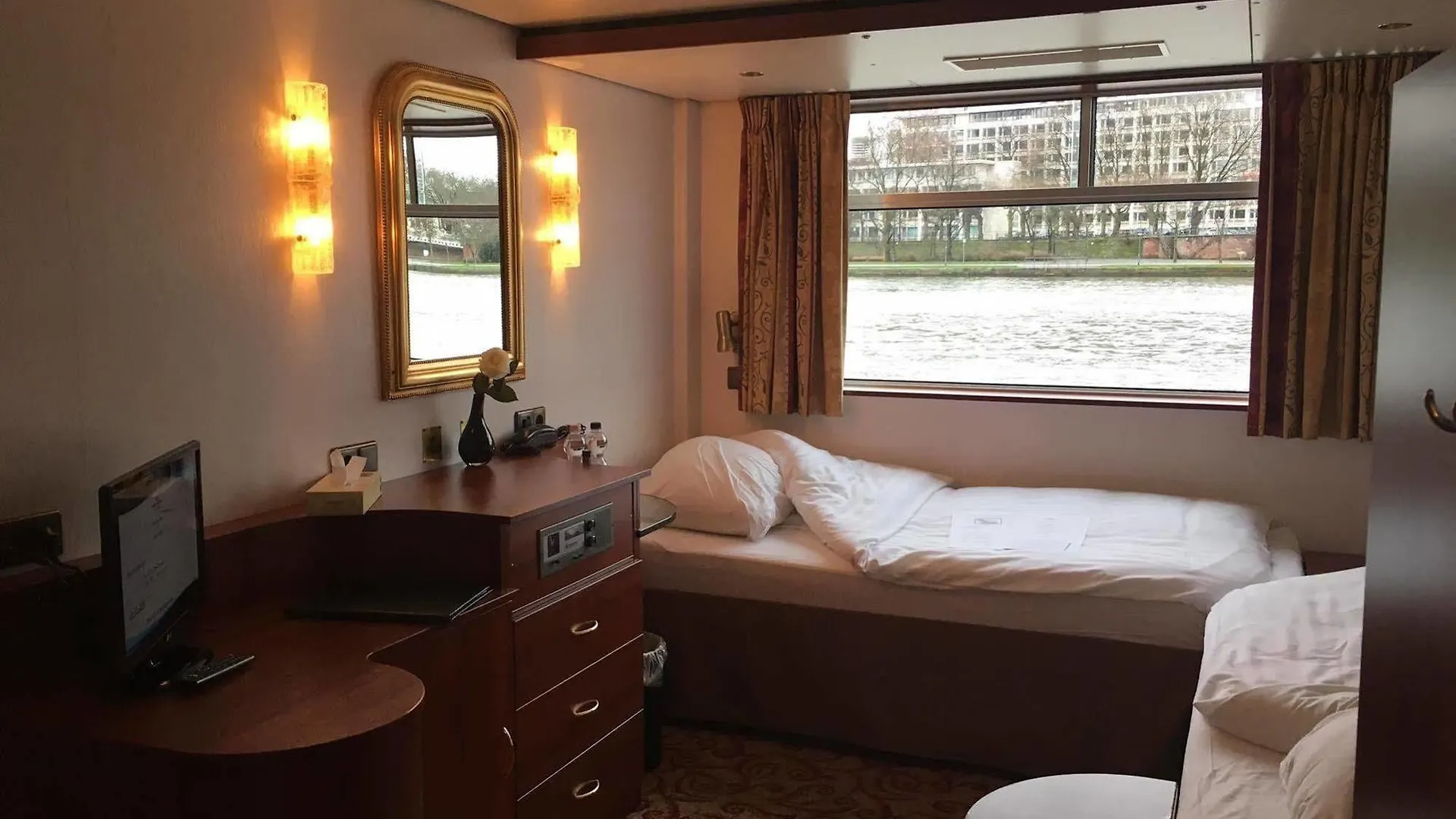 Knm Ms Switzerland II - Frankfurt Hotel Frankfurt am Main